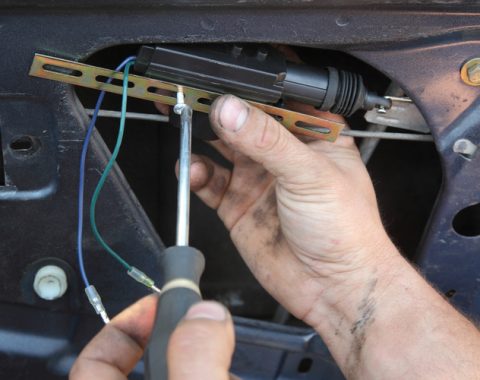 repair-car-door-lock
